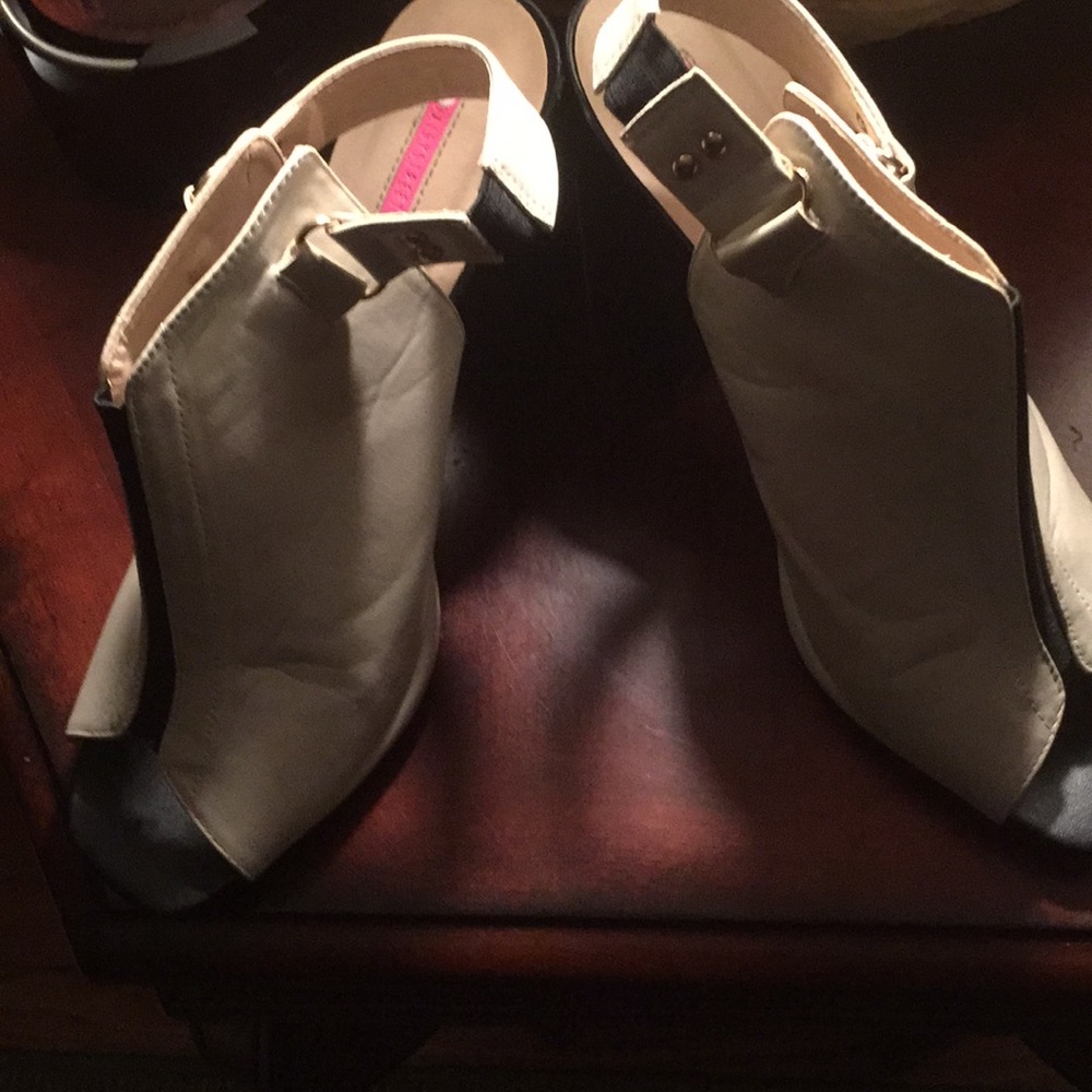 Cream leather front toe out shoes by daisy street